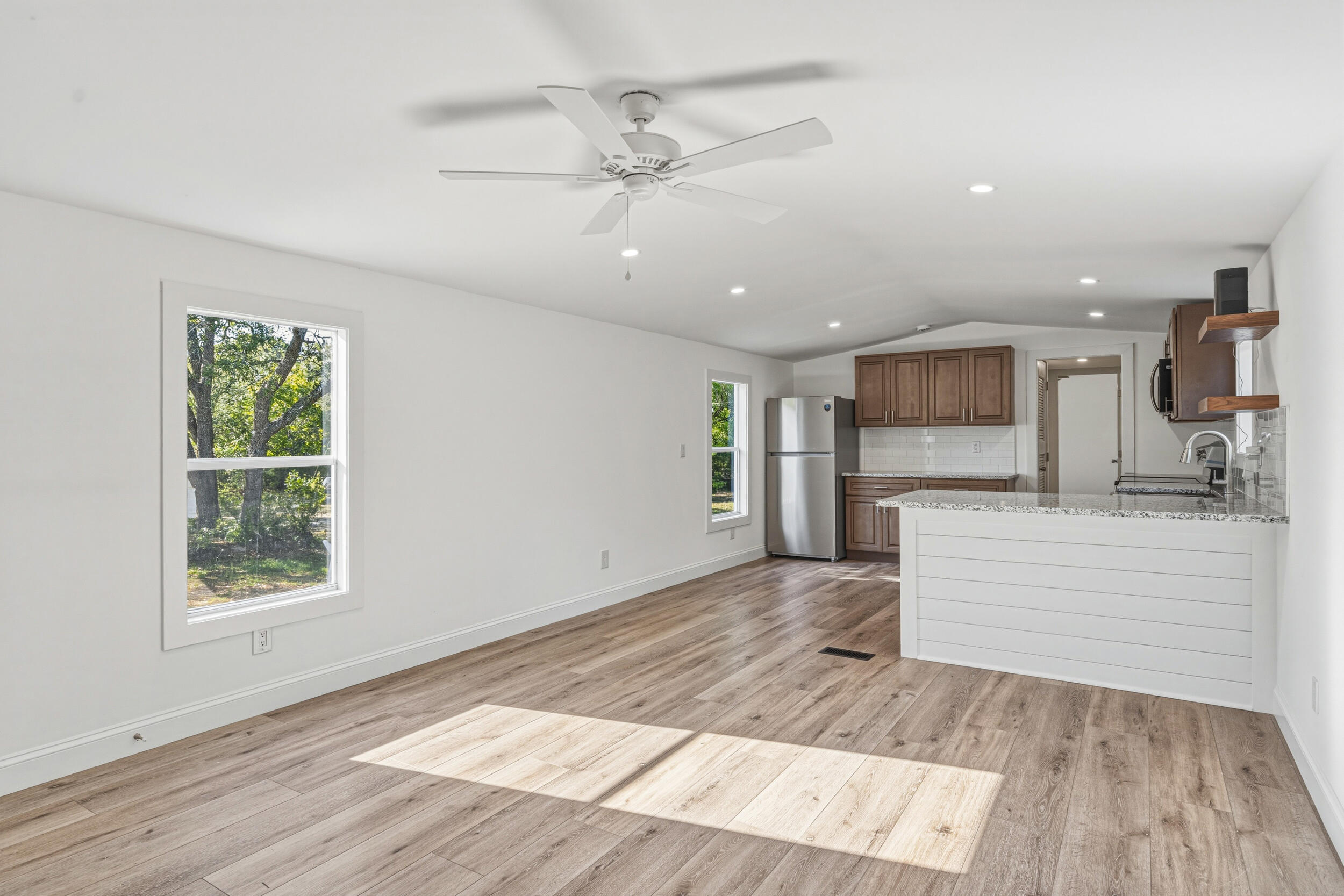 4249 Barlow Road Crestview, FL 32536 - Photo 6 of 40 Living room