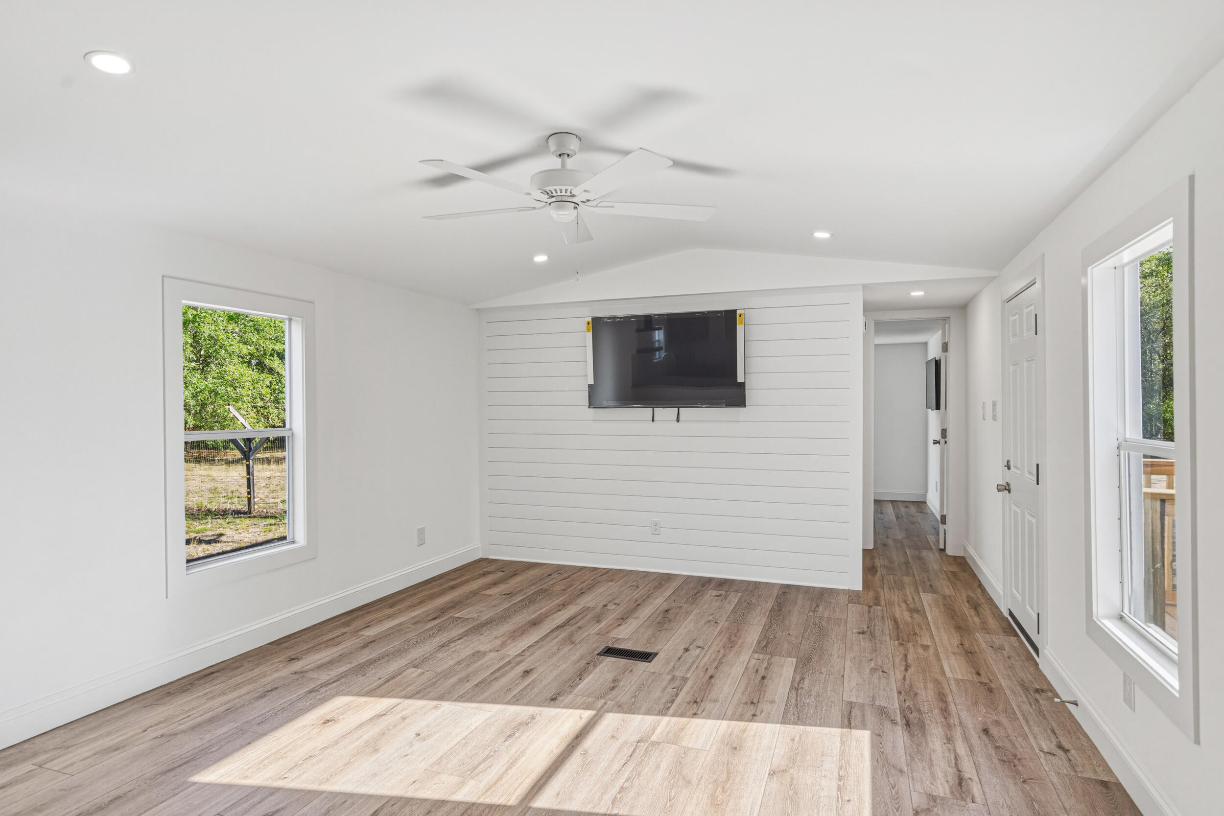 4249 Barlow Road Crestview, FL 32536 - Photo 7 of 40 Living room