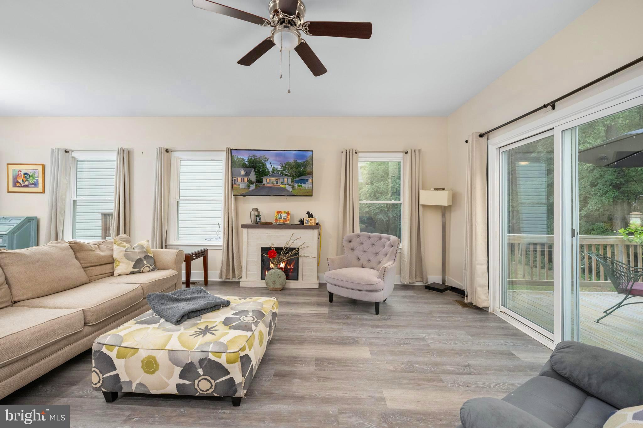 137 12th Street Colonial Beach, VA 22443 - Photo 33 of 66 a living room with furniture and a fireplace