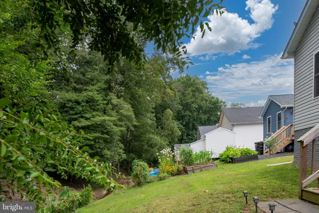 $383,500 | 137 12th Street, Colonial Beach, VA 22443