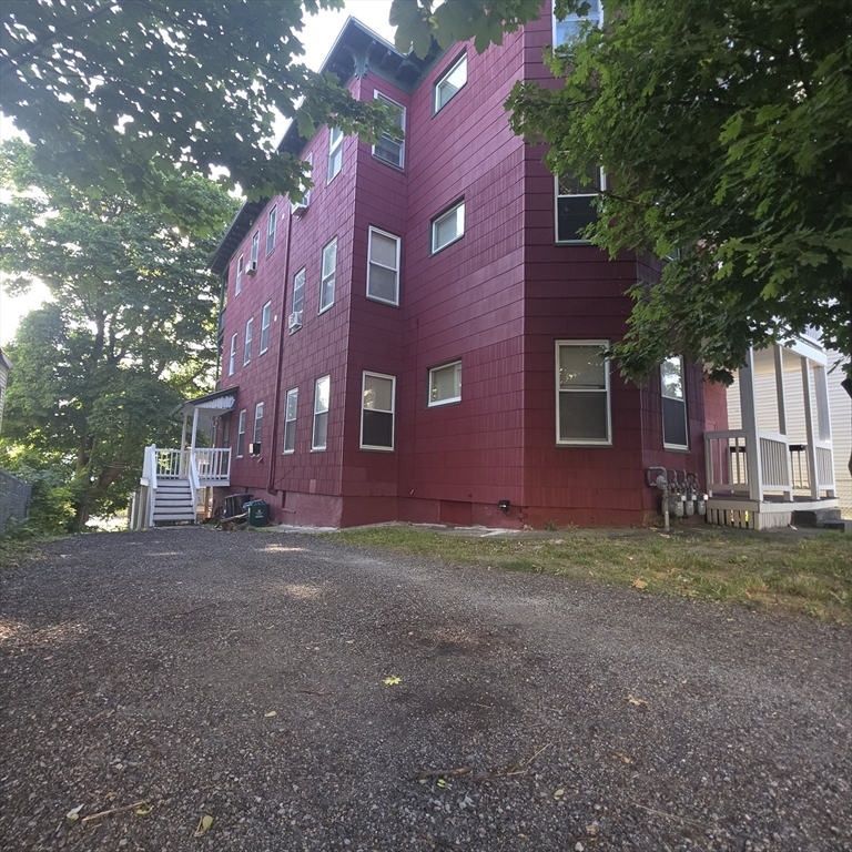 18 Elizabeth Street Worcester, MA 01605 - Photo 13 of 13 a view of a building with a street