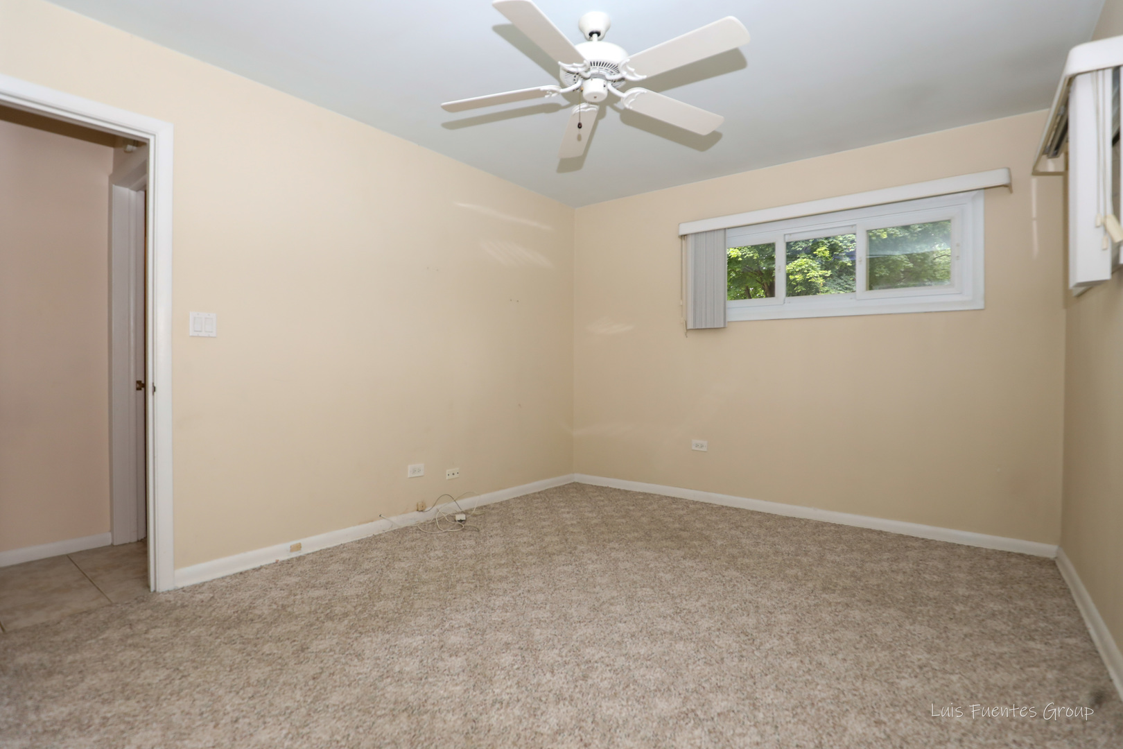 623 Wesley Drive Park Ridge, IL 60068 - Photo 16 of 23 an empty room with a window and a fan