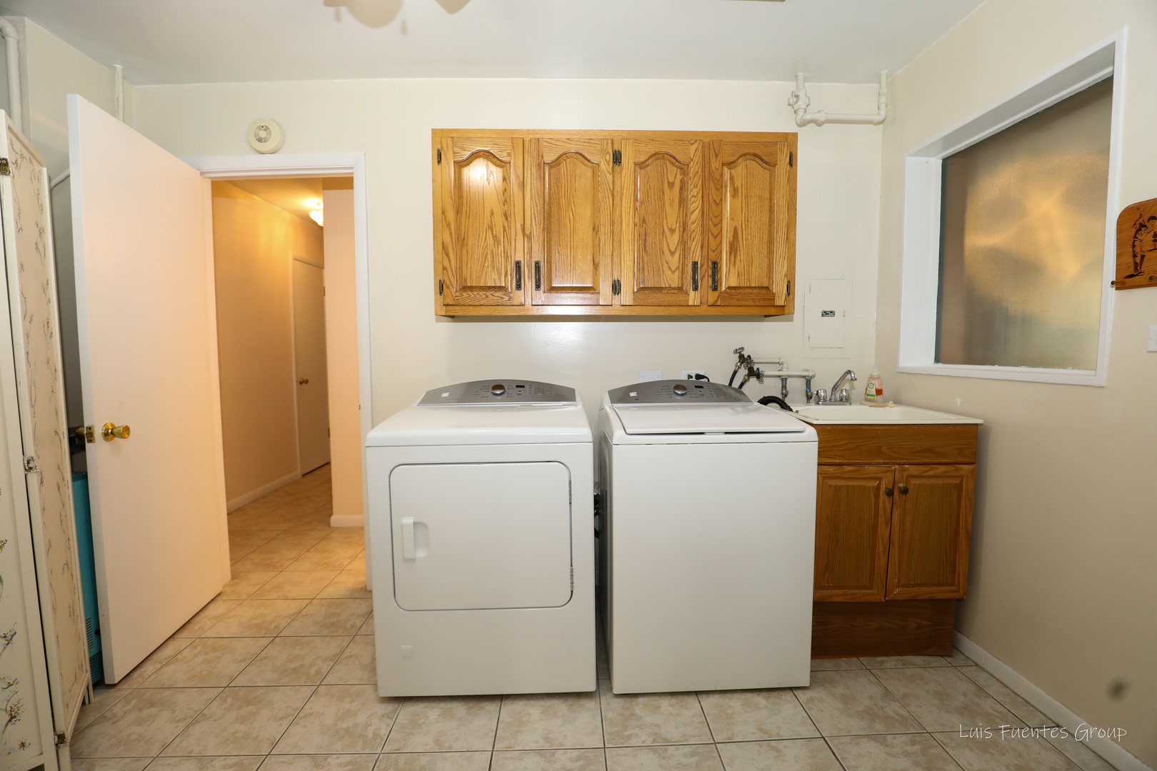 623 Wesley Drive Park Ridge, IL 60068 - Photo 20 of 23 a utility room with dryer and washer