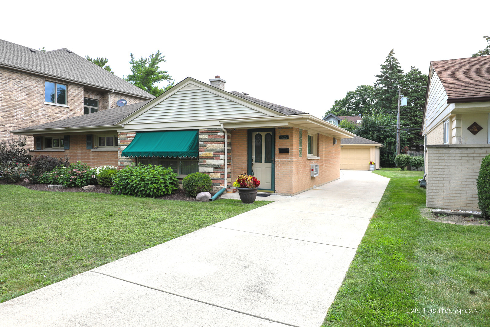 623 Wesley Drive Park Ridge, IL 60068 - Photo 2 of 23 a view of a house with a yard