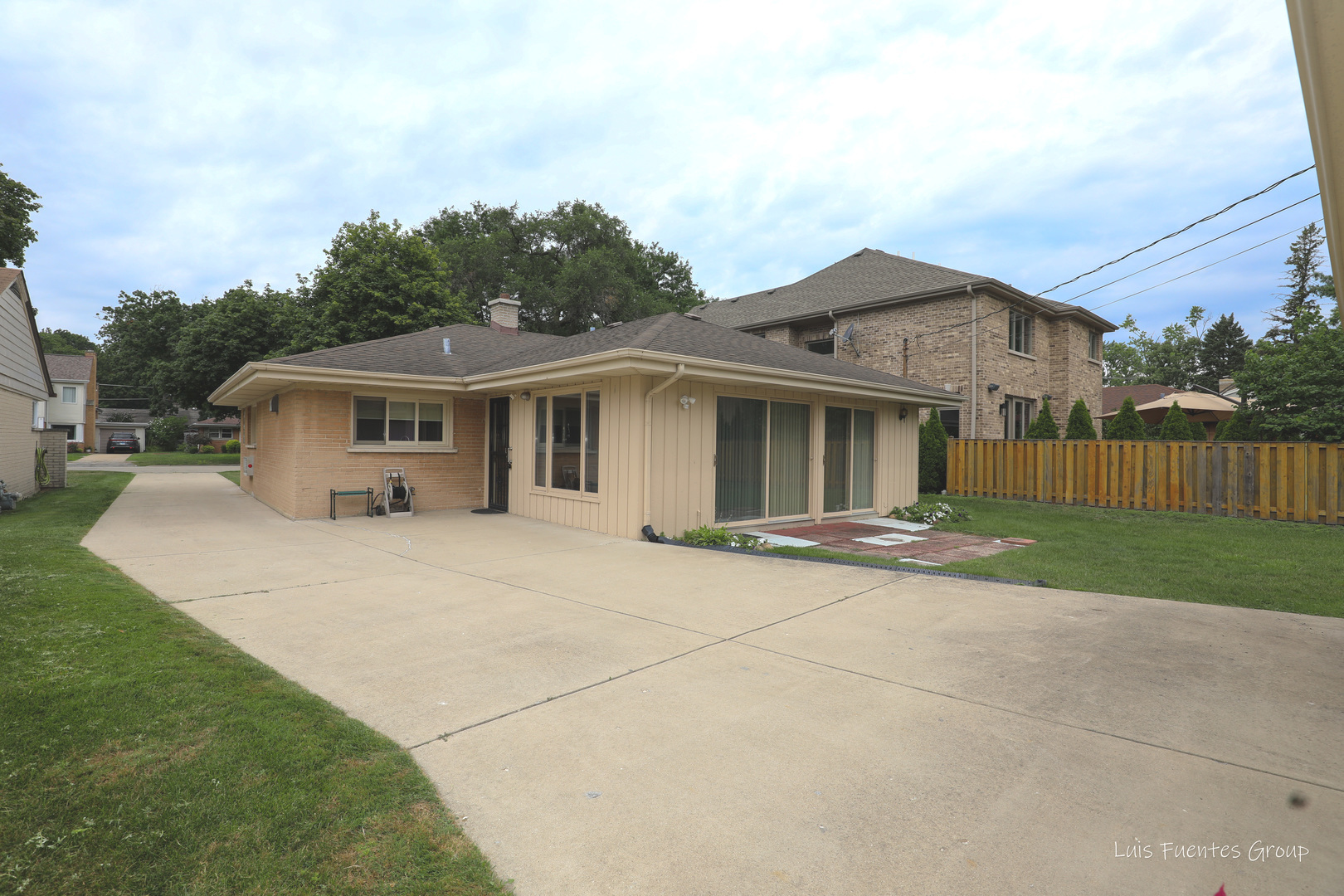 623 Wesley Drive Park Ridge, IL 60068 - Photo 21 of 23 front view of a house with a yard