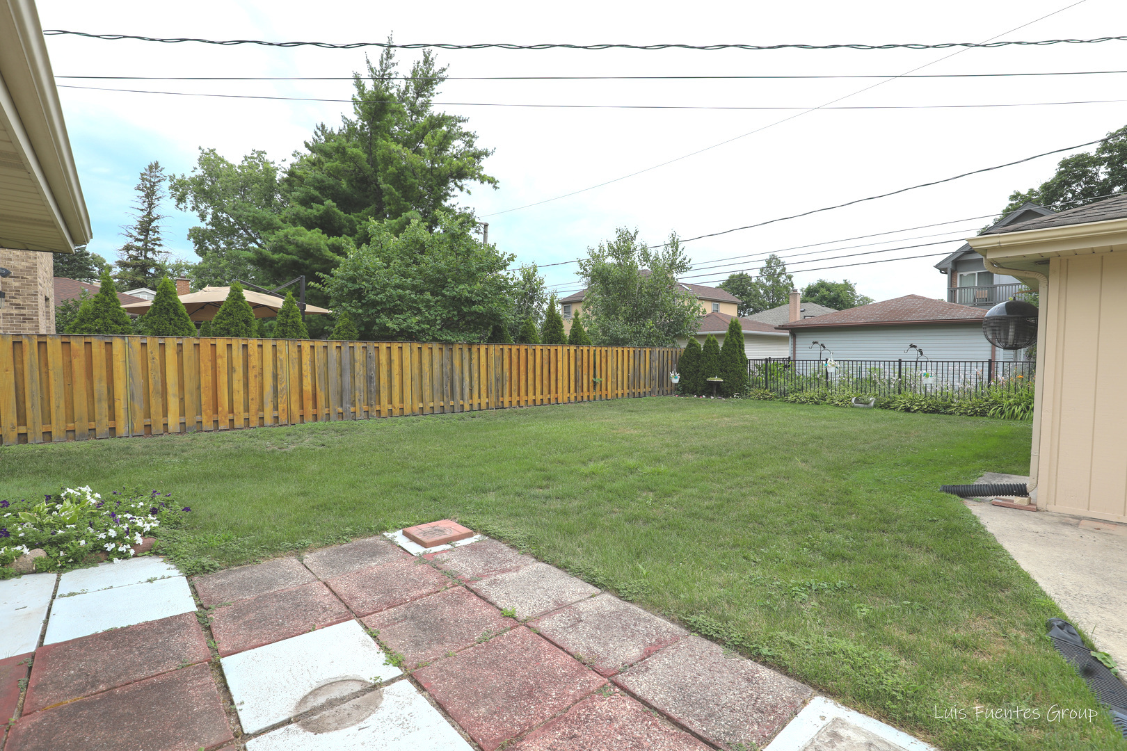 623 Wesley Drive Park Ridge, IL 60068 - Photo 22 of 23 a backyard of a house with lots of green space