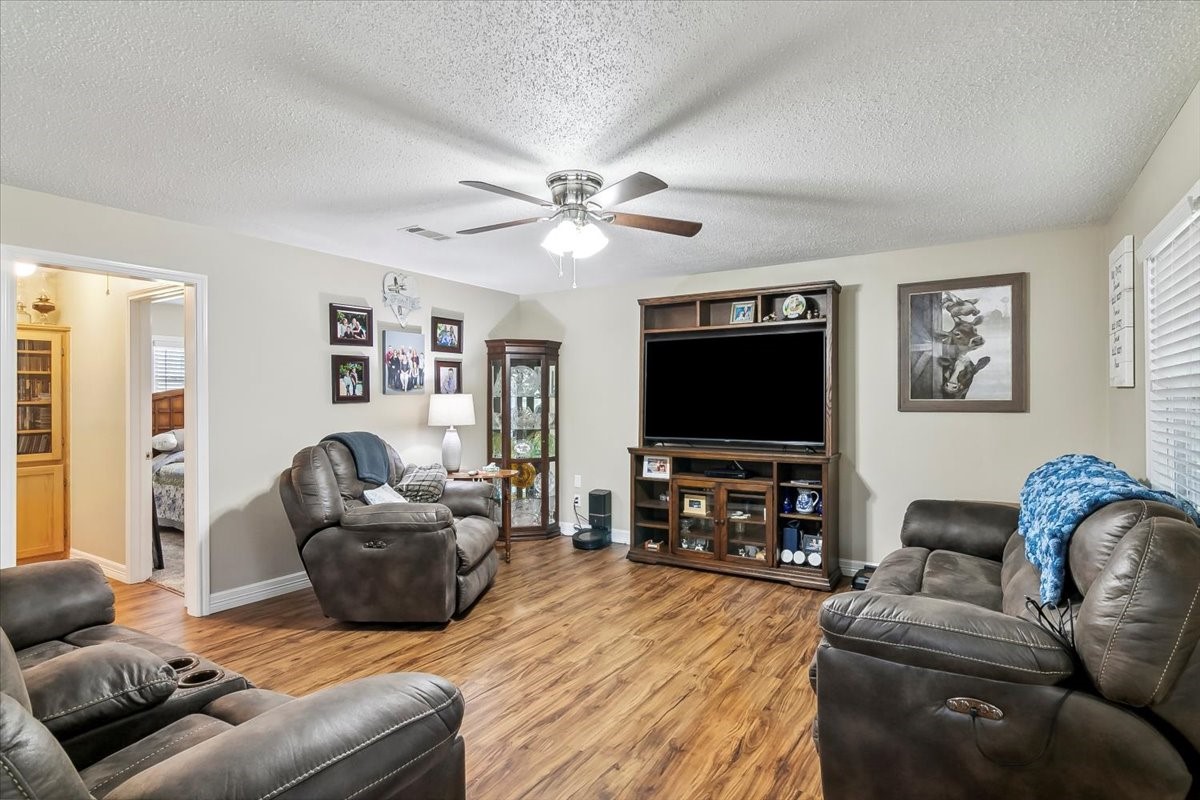 313 Roy Road Wallisville, TX 77597 - Photo 11 of 38