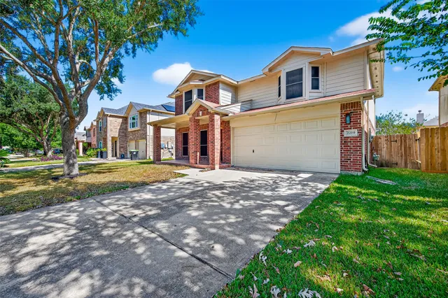 $2,600 | 2219 Mountshire Drive, Missouri City, TX 77489