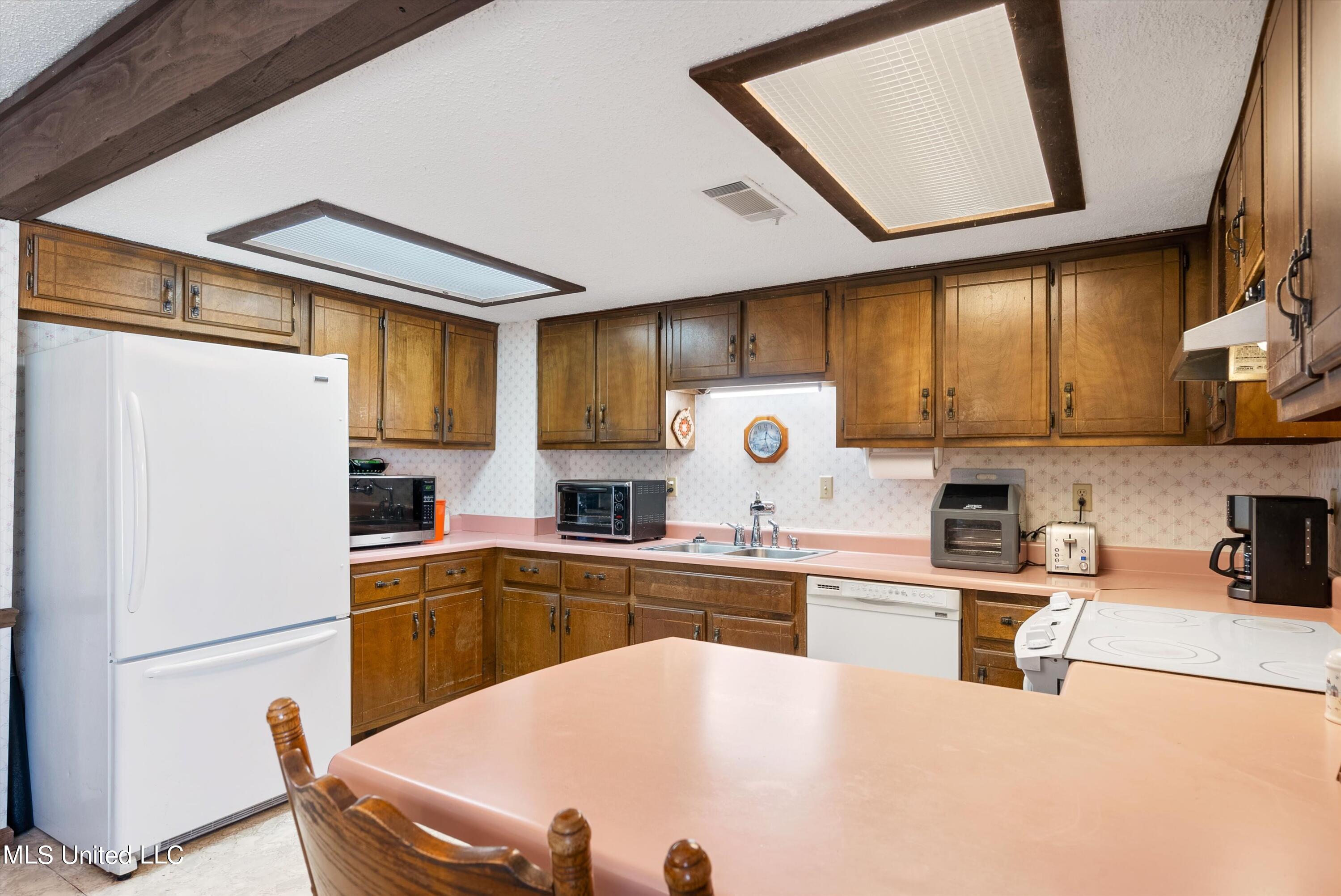 7100 Blue Grass Road Olive Branch, MS 38654 - Photo 15 of 23 08-Kitchen