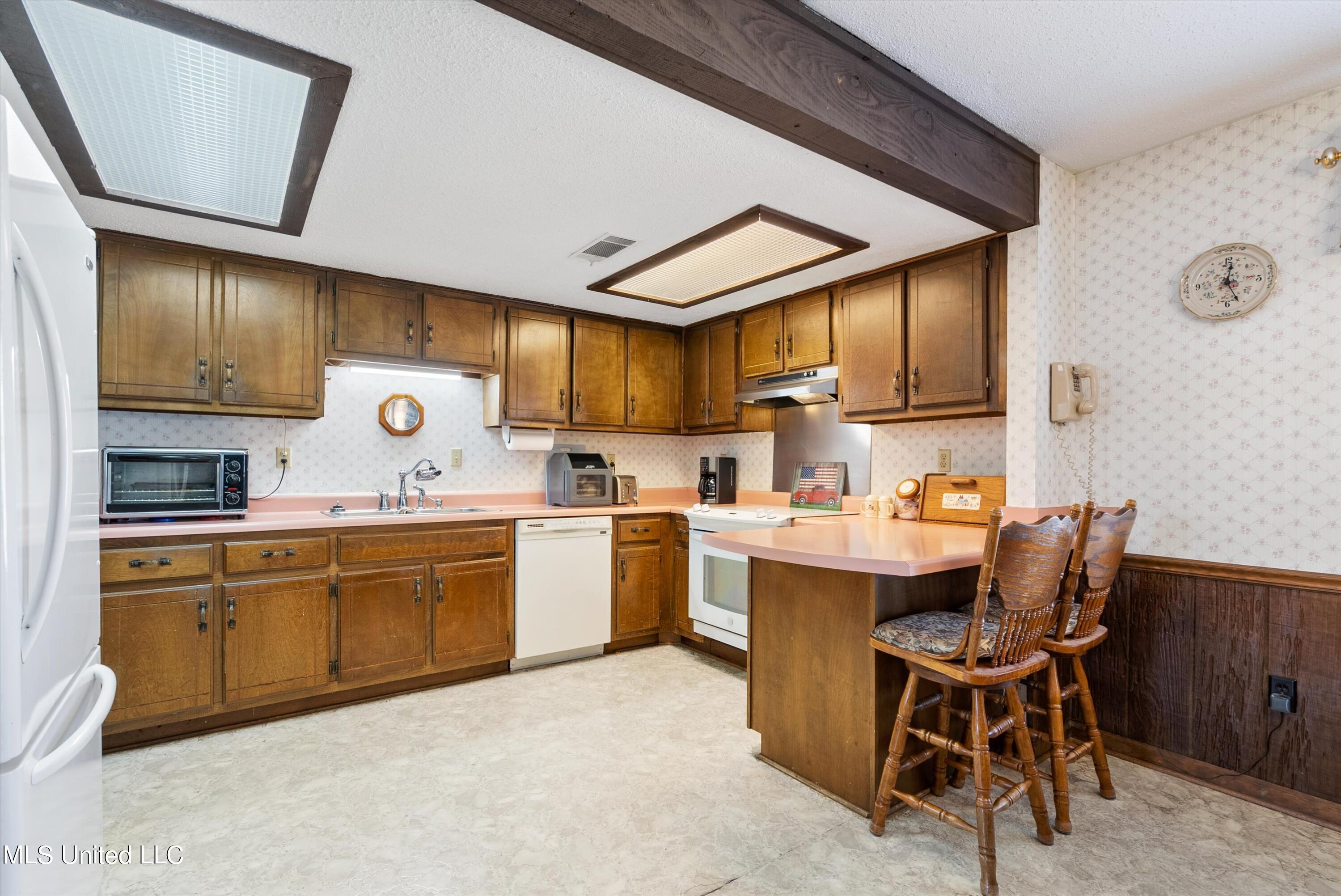 7100 Blue Grass Road Olive Branch, MS 38654 - Photo 16 of 23 09-Kitchen