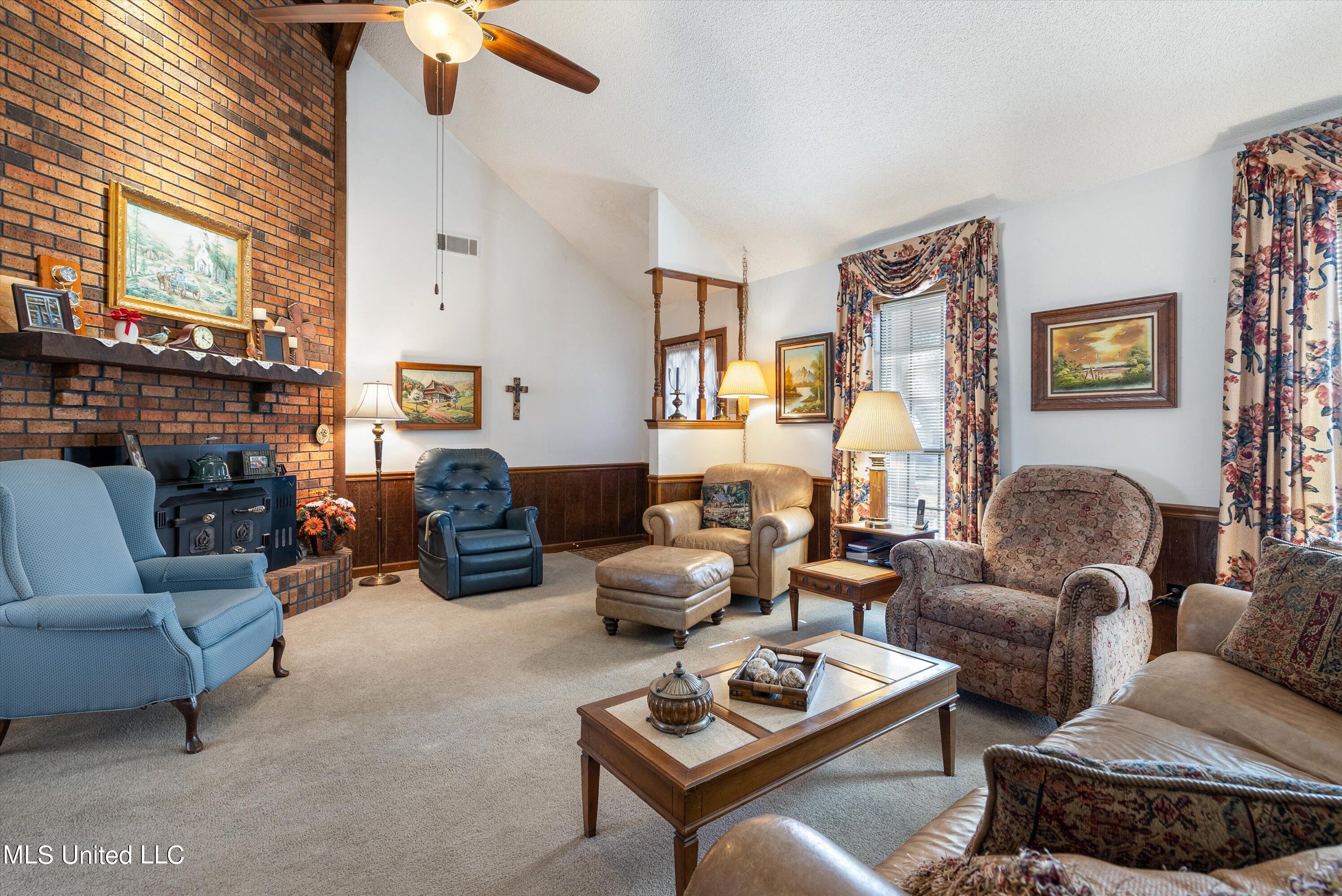 7100 Blue Grass Road Olive Branch, MS 38654 - Photo 2 of 23 04-Living Room