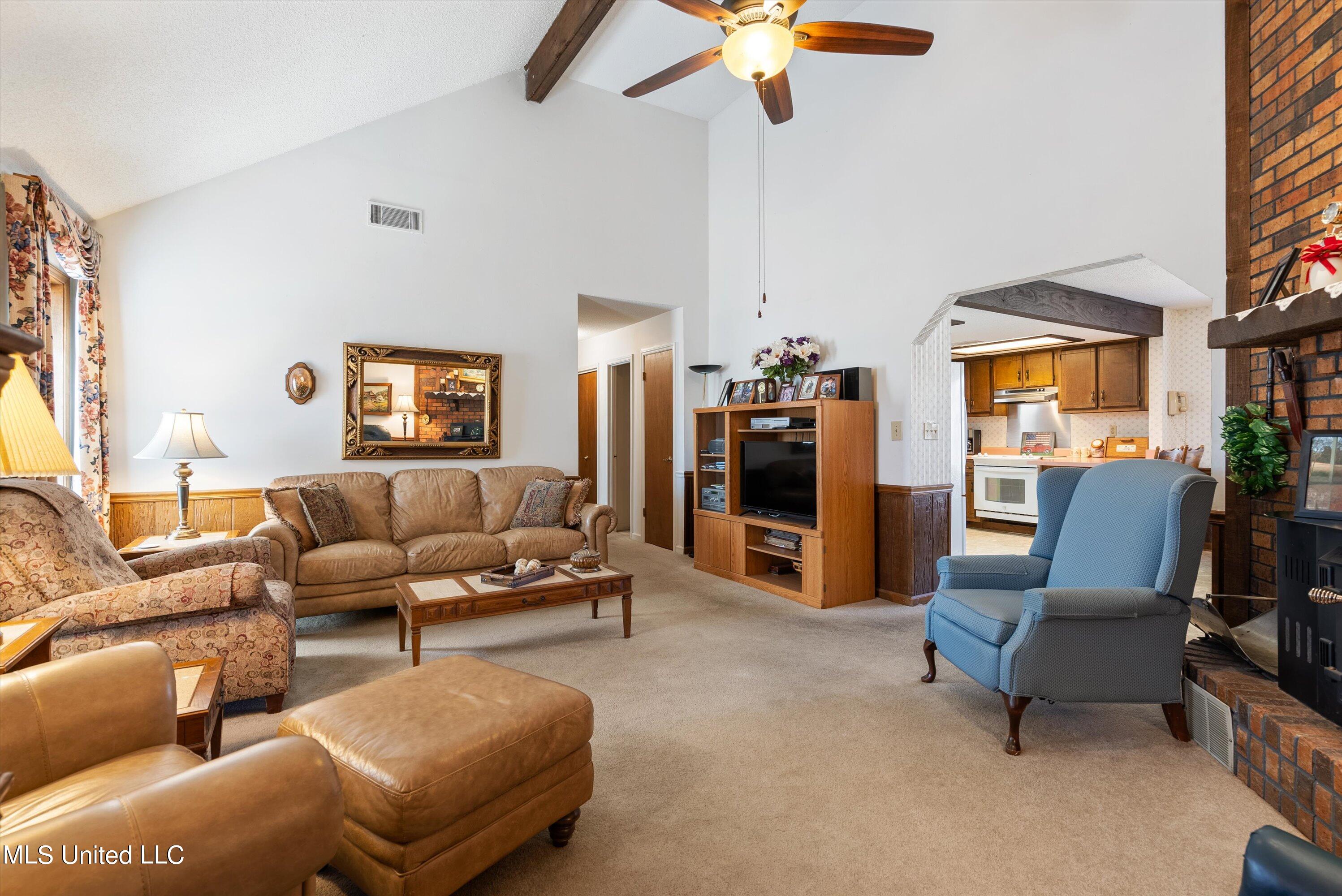 7100 Blue Grass Road Olive Branch, MS 38654 - Photo 3 of 23 05-Living Room