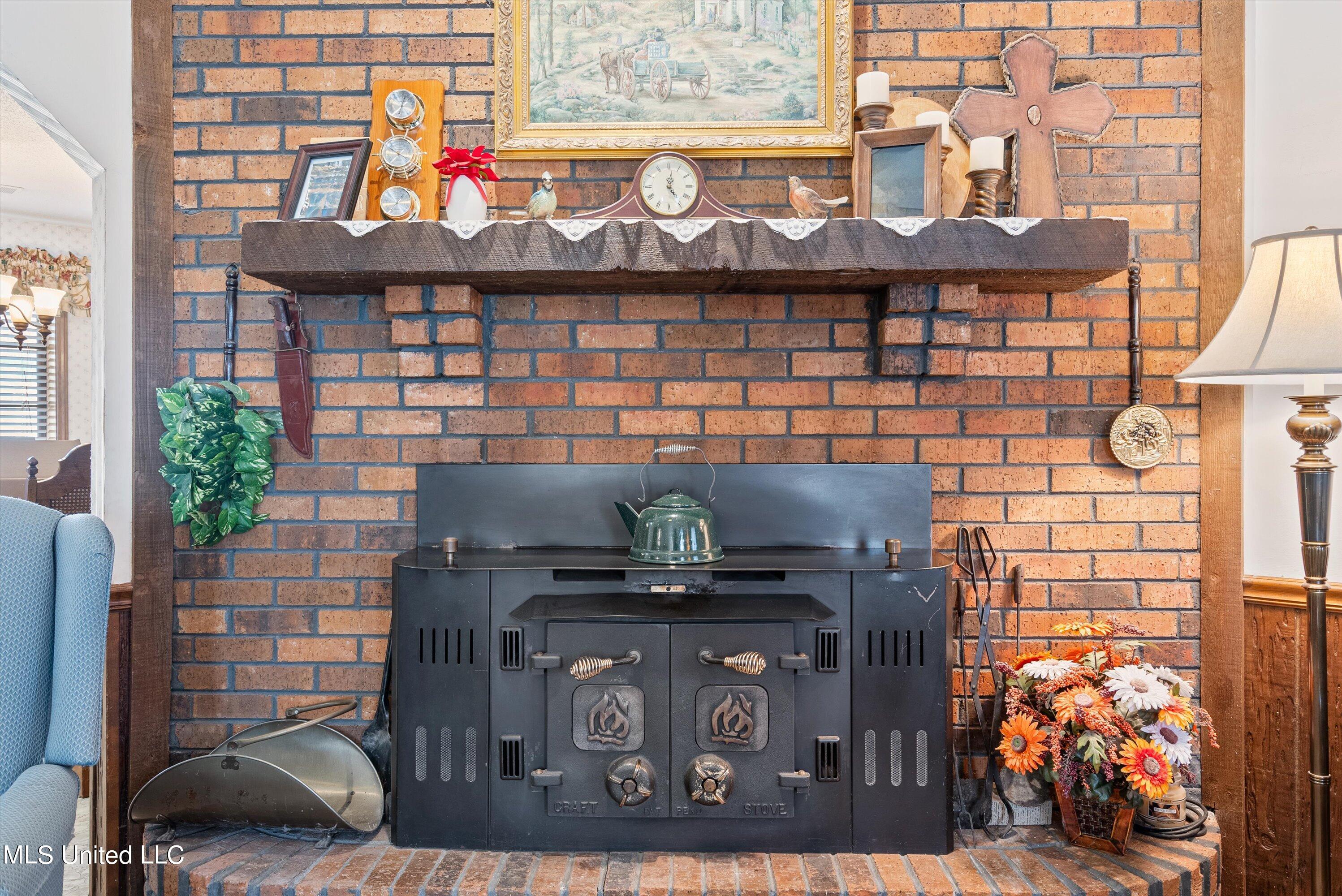 7100 Blue Grass Road Olive Branch, MS 38654 - Photo 4 of 23 06-Fireplace