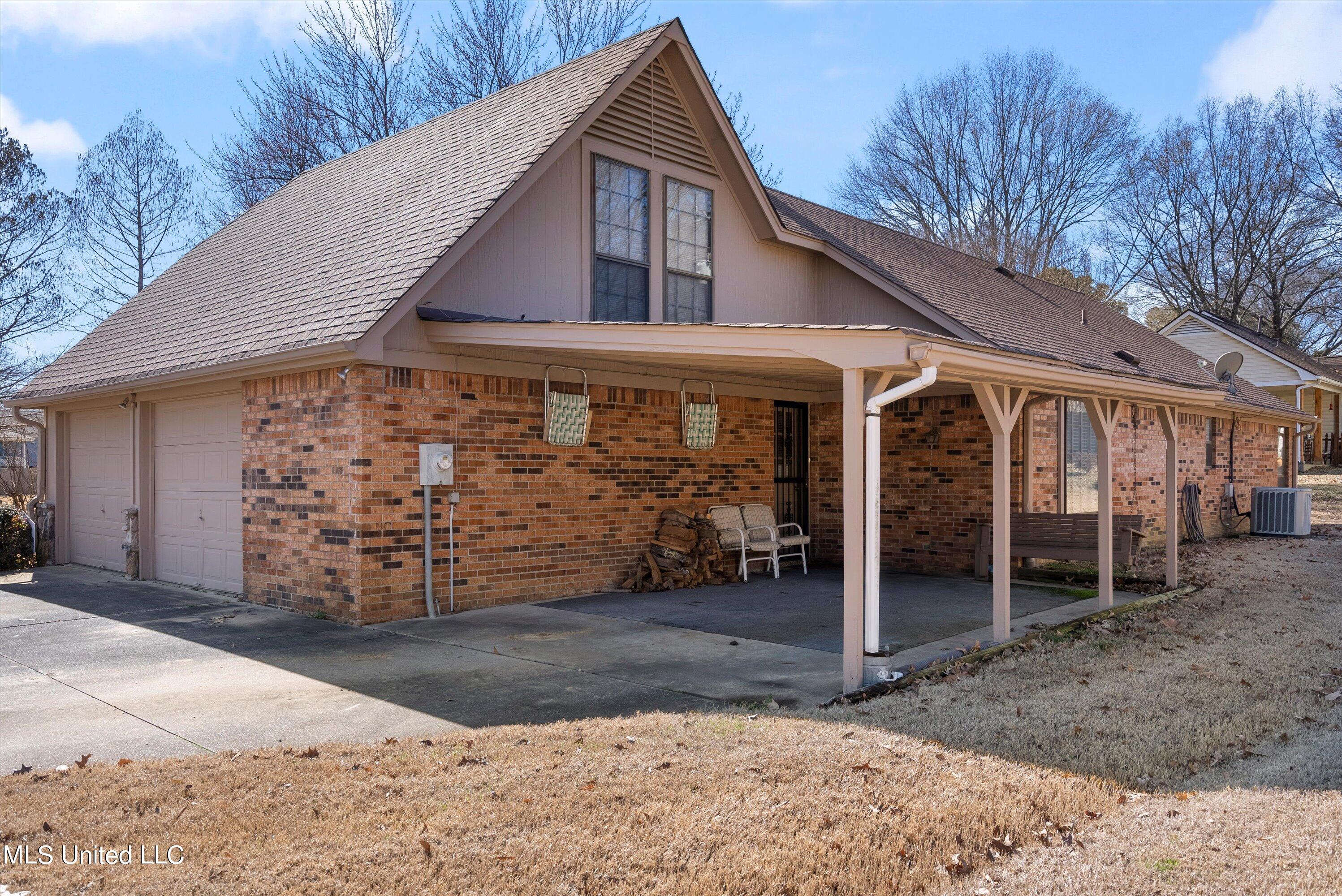 7100 Blue Grass Road Olive Branch, MS 38654 - Photo 7 of 23 20-Carport