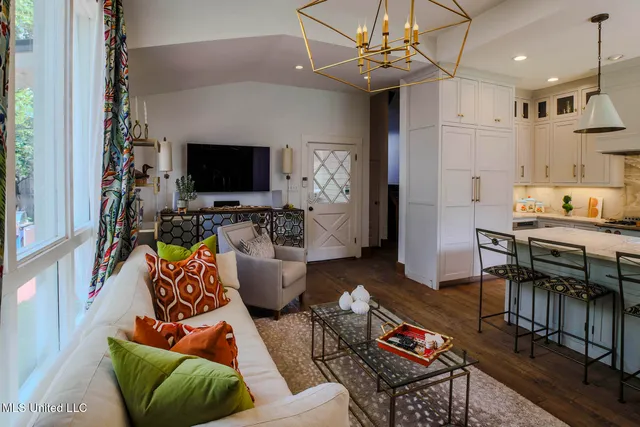 $595,000 | 307 Grand Boulevard, Greenwood, MS 38930