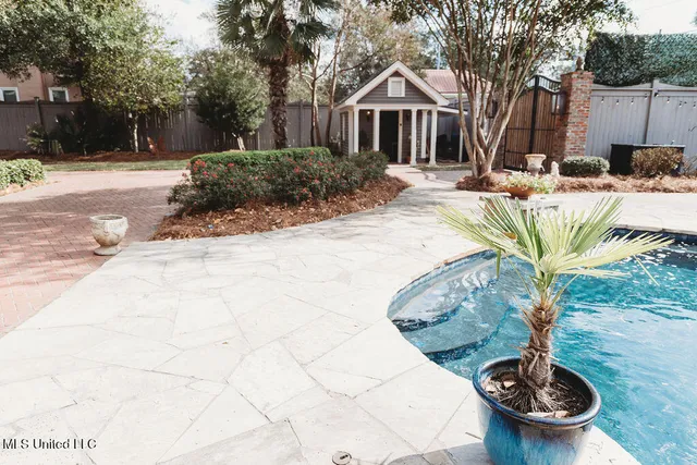 $595,000 | 307 Grand Boulevard, Greenwood, MS 38930