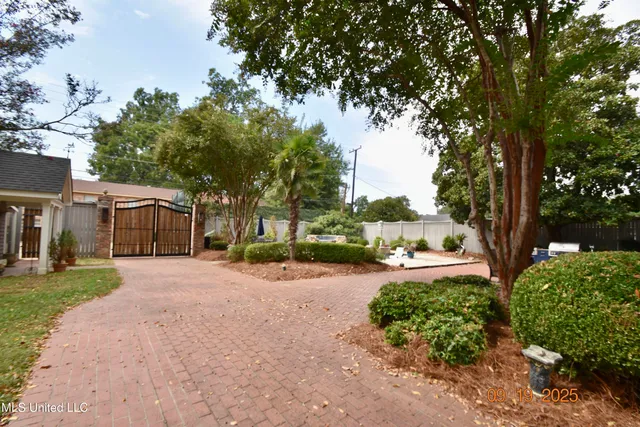 $595,000 | 307 Grand Boulevard, Greenwood, MS 38930