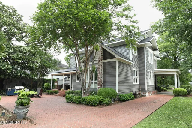 $595,000 | 307 Grand Boulevard, Greenwood, MS 38930