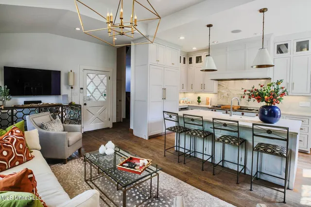 $595,000 | 307 Grand Boulevard, Greenwood, MS 38930