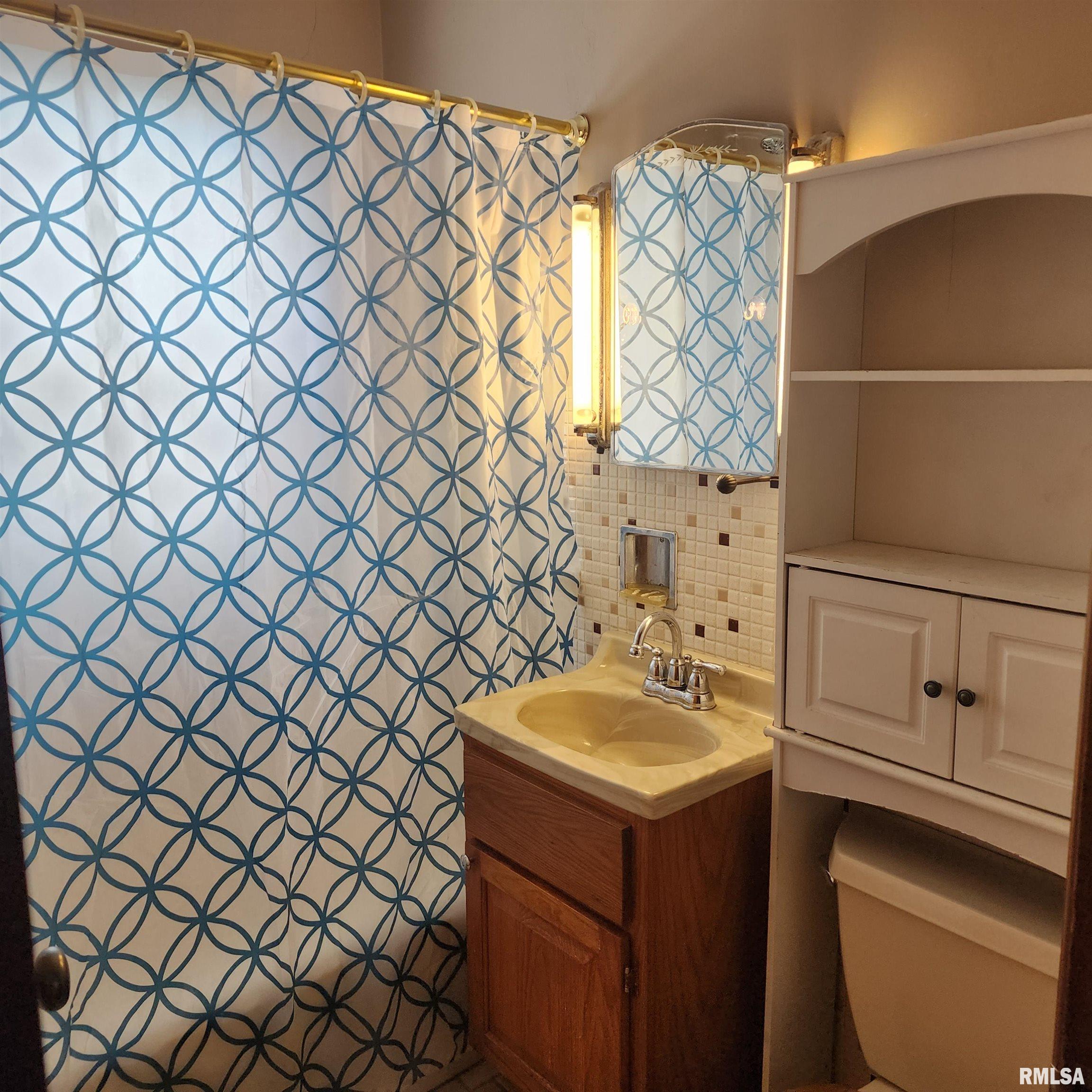 720 Birchwood Avenue Flora, IL 62839 - Photo 12 of 28