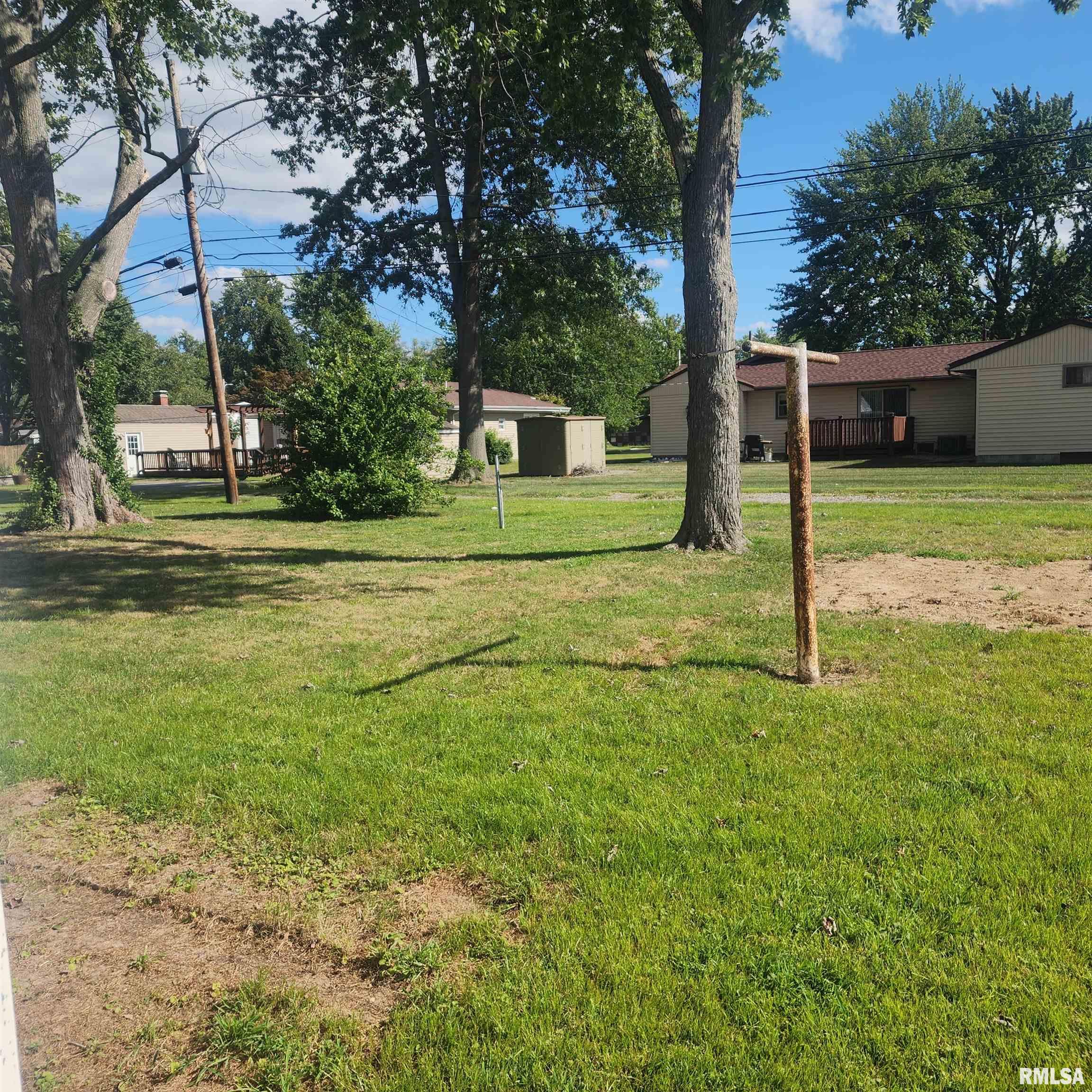 720 Birchwood Avenue Flora, IL 62839 - Photo 14 of 28