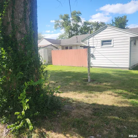 $110,000 | 720 Birchwood Avenue, Flora, IL 62839