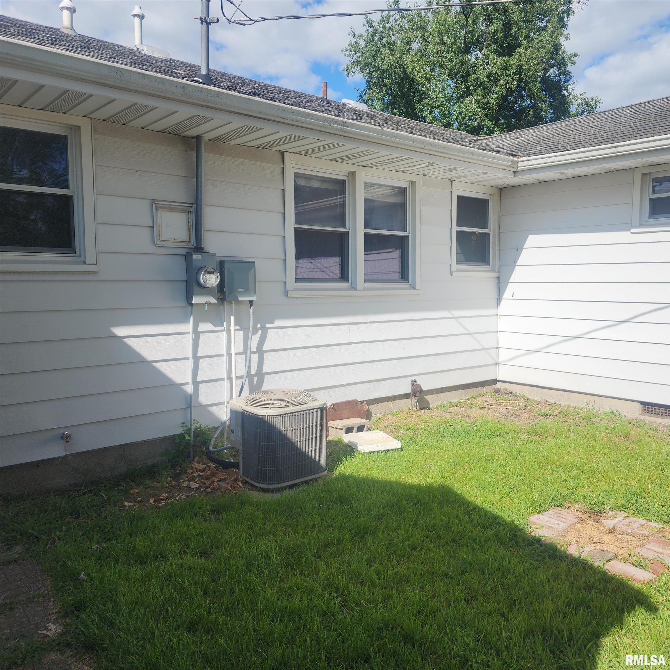 720 Birchwood Avenue Flora, IL 62839 - Photo 16 of 28