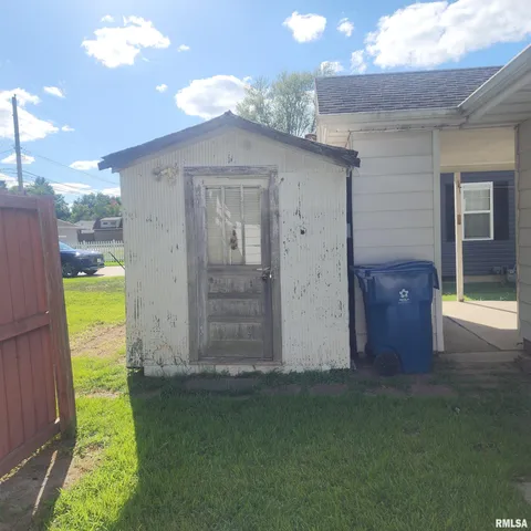 $110,000 | 720 Birchwood Avenue, Flora, IL 62839