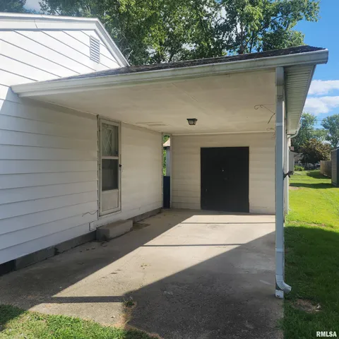 $110,000 | 720 Birchwood Avenue, Flora, IL 62839