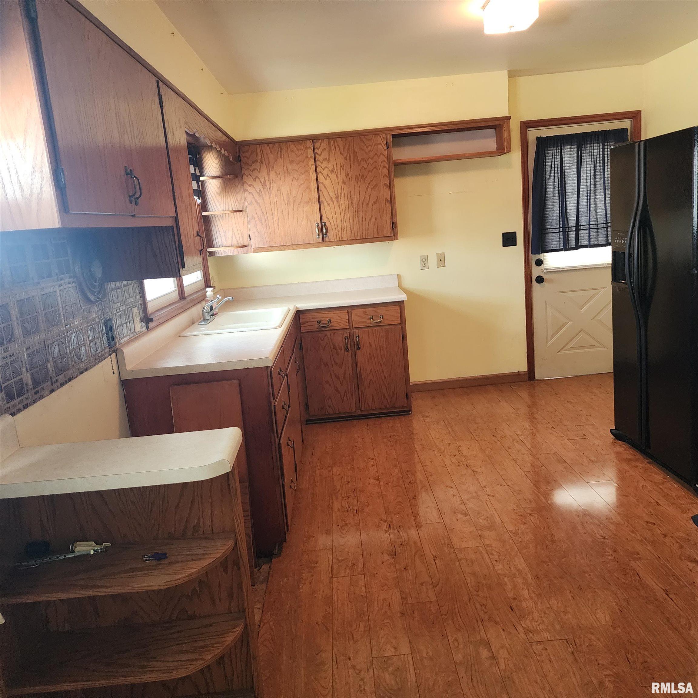 720 Birchwood Avenue Flora, IL 62839 - Photo 5 of 28