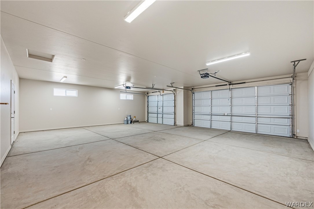 9818 North Cyrus Road Kingman, AZ 86401 - Photo 30 of 42 a view of a garage
