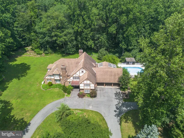 an aerial view of a house with yard swimming pool and outdoor seating