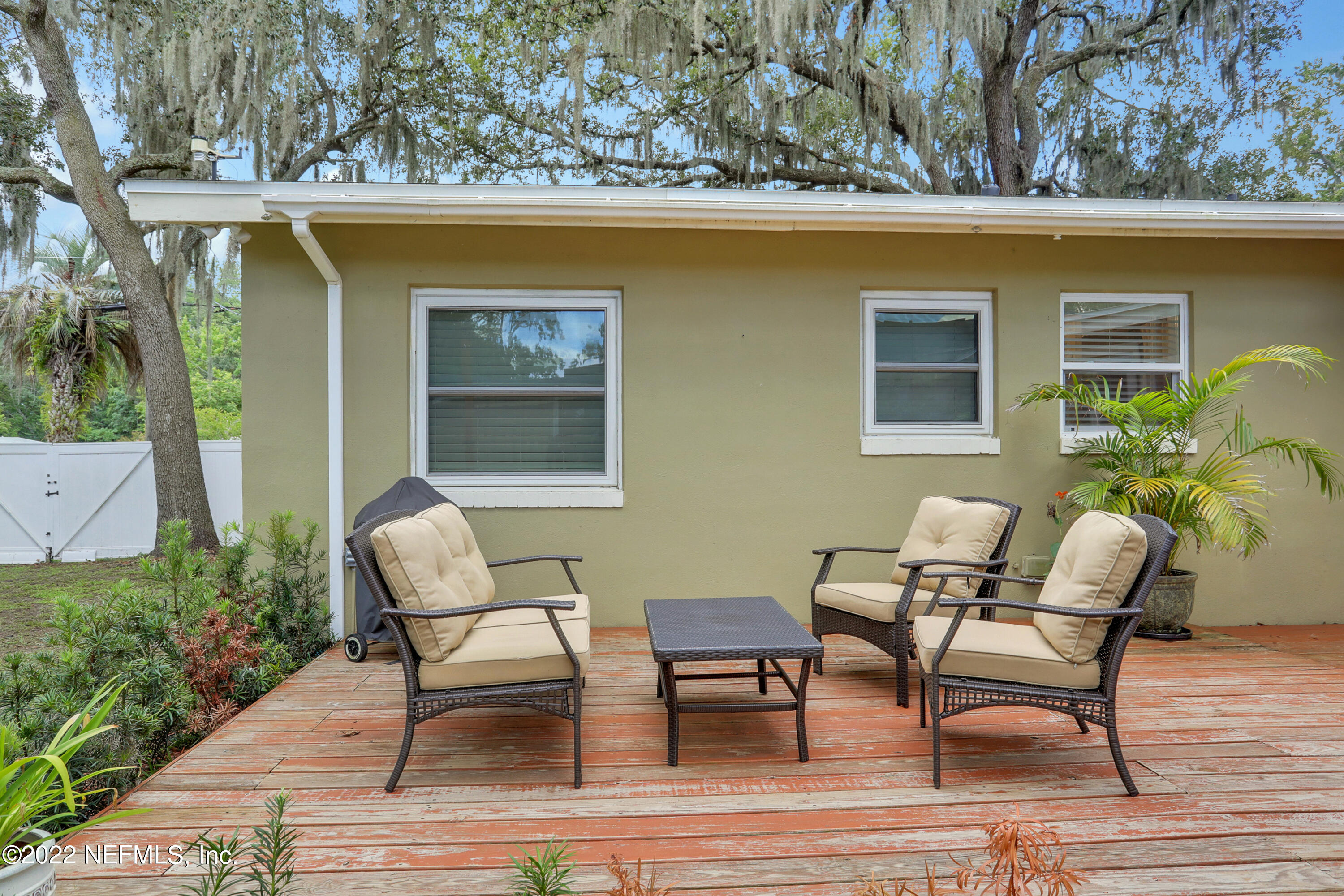 6435 Temple Road Jacksonville, FL 32217 - Photo 29 of 38 a outdoor living area with furniture and a potted plant