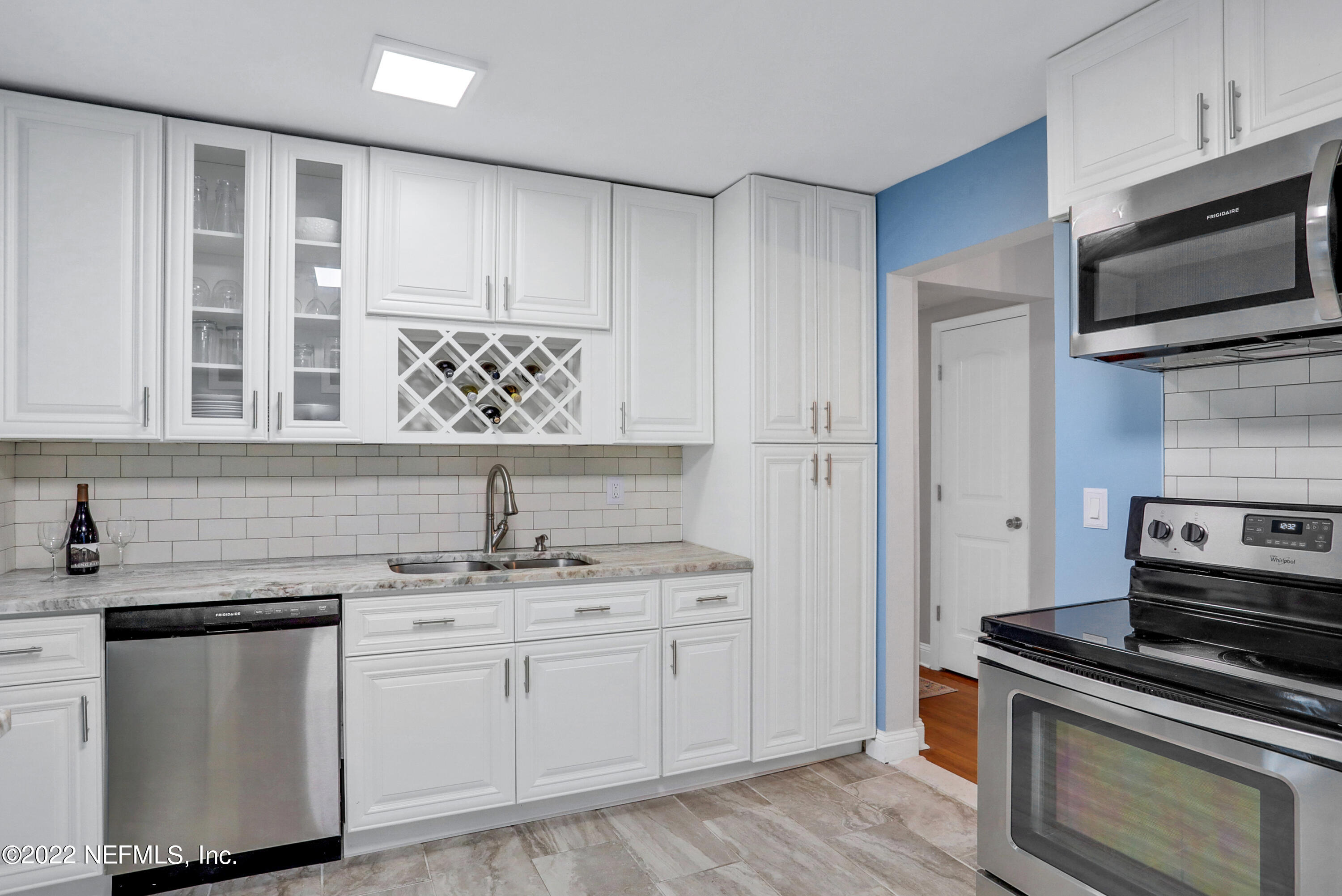 6435 Temple Road Jacksonville, FL 32217 - Photo 7 of 38 a kitchen with a sink stove and microwave