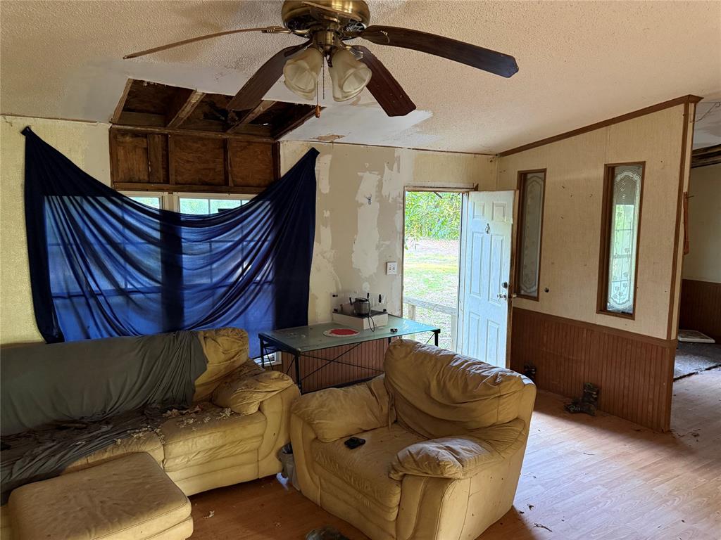 376 River Road Angleton, TX 77515 - Photo 5 of 18 Gallery Image 5