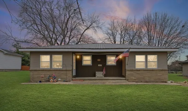 $150,000 | 618 Meadow Lane, Le Roy, IL 61752