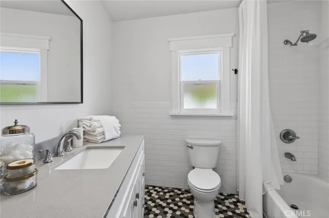 $1,200,000 | 318 South Francisca Avenue, Redondo Beach, CA 90277