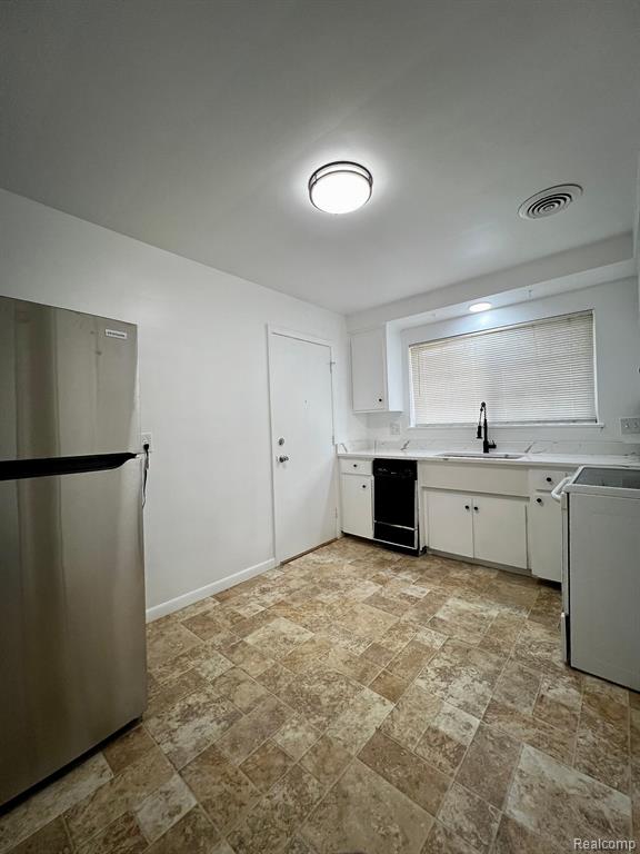 2101 East Maple Road, Unit 2129 Birmingham, MI 48009 - Photo 3 of 17