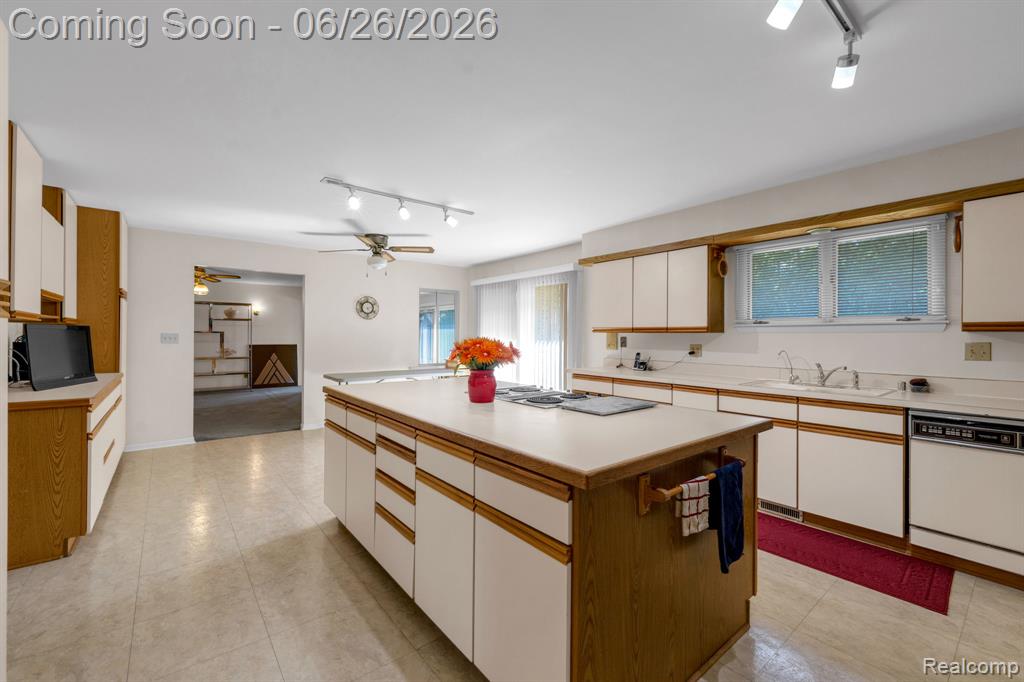 21362 Lahser Road Southfield, MI 48075 - Photo 29 of 66