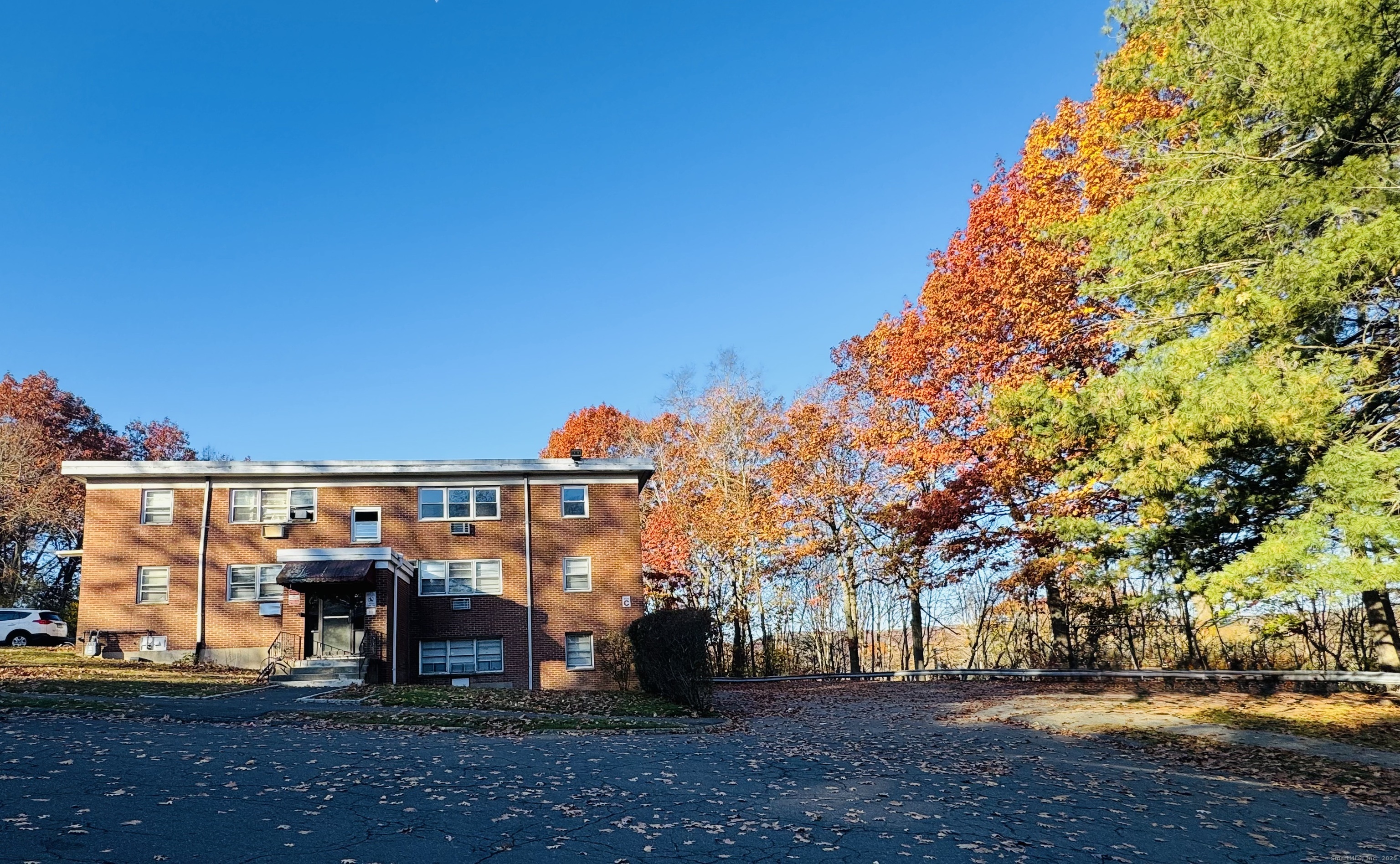 304 Pine Rock Avenue, Unit C15 Hamden, CT 06514 - Photo 9 of 14 a view of a outdoor space