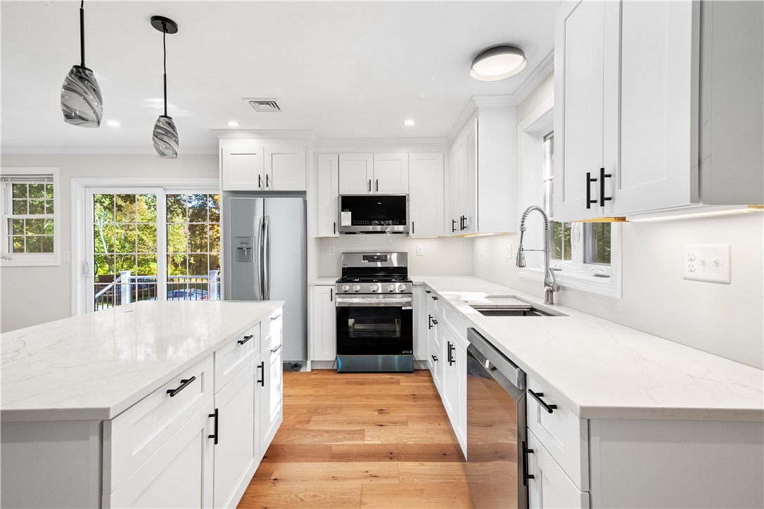 1551 Diamond Hill Road Cumberland, RI 02864 - Photo 15 of 41