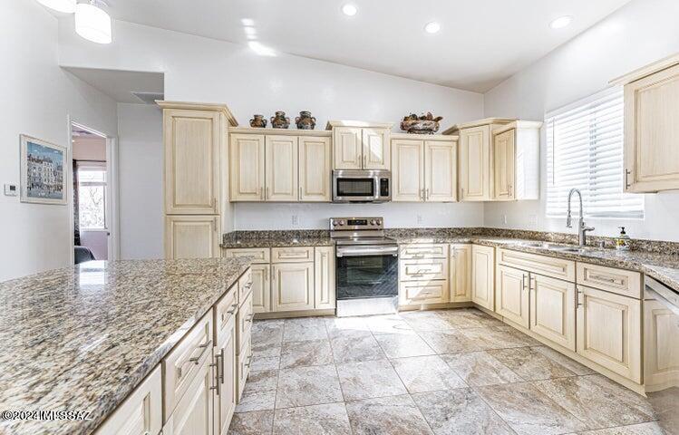 1710 Via Hungria Rio Rico, AZ 85648 - Photo 18 of 50