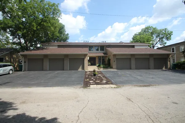 $195,000 | 967 Indian Terrace, Unit 6, Rockford, IL 61103