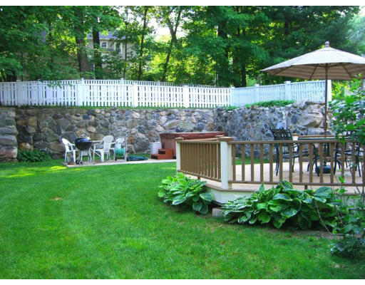 311 Summer Avenue Reading, MA 01867 - Photo 8 of 11