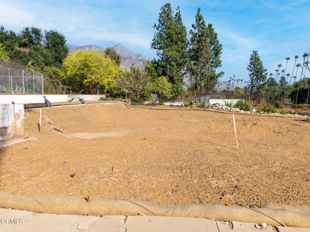 1625 Braeburn Road Altadena, CA 91001 - Photo 9 of 30 a view of an ocean and beach