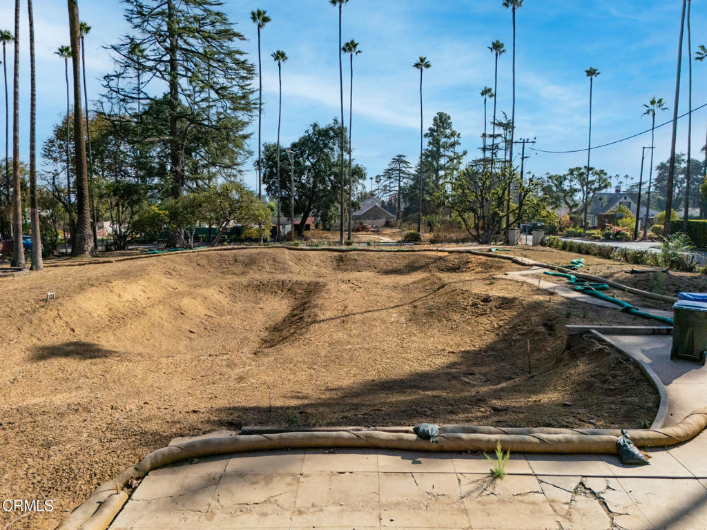 1625 Braeburn Road Altadena, CA 91001 - Photo 10 of 30 a view of a backyard of a house