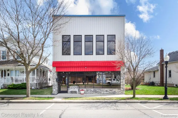 $499,000 | 2935 West Jefferson Avenue, Trenton, MI 48183