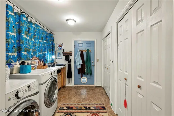 a view of utility room