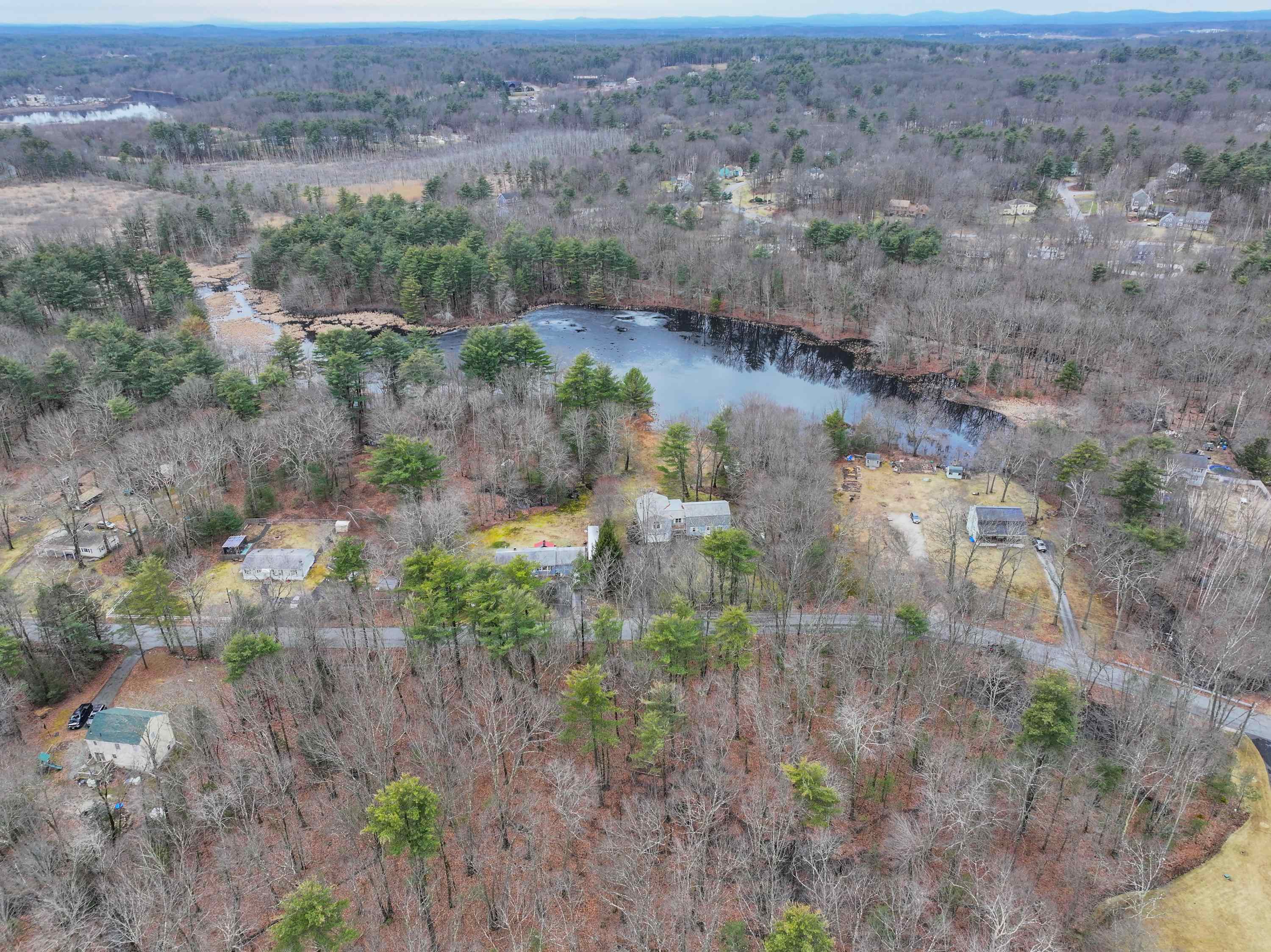 39 Mill Road Derry, NH 03038 - Photo 4 of 16