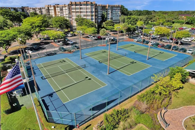 a view of a tennis court